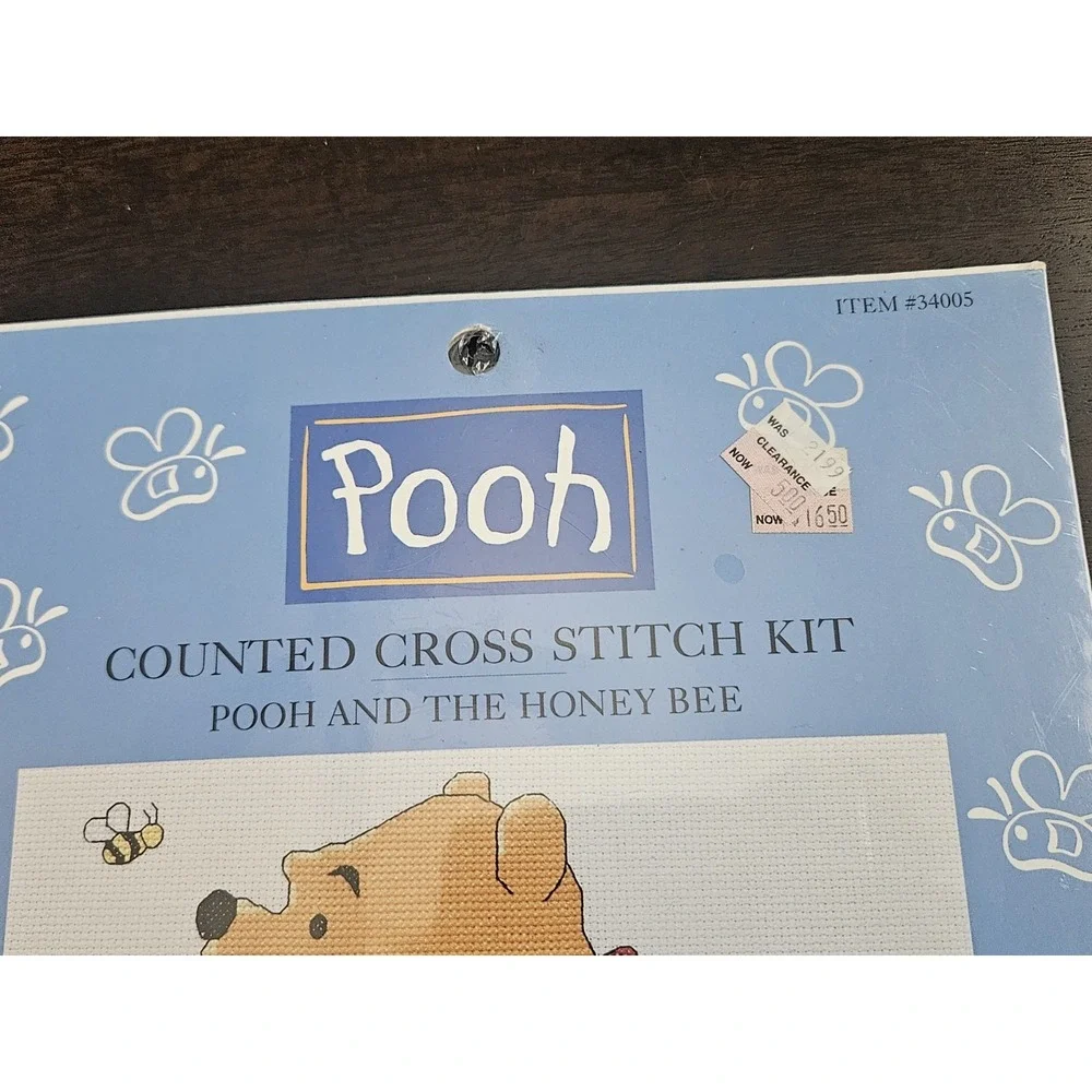 Pooh and the Hunny Bee Counted Cross Stitch by Leisure Arts‎ #34005 NEW